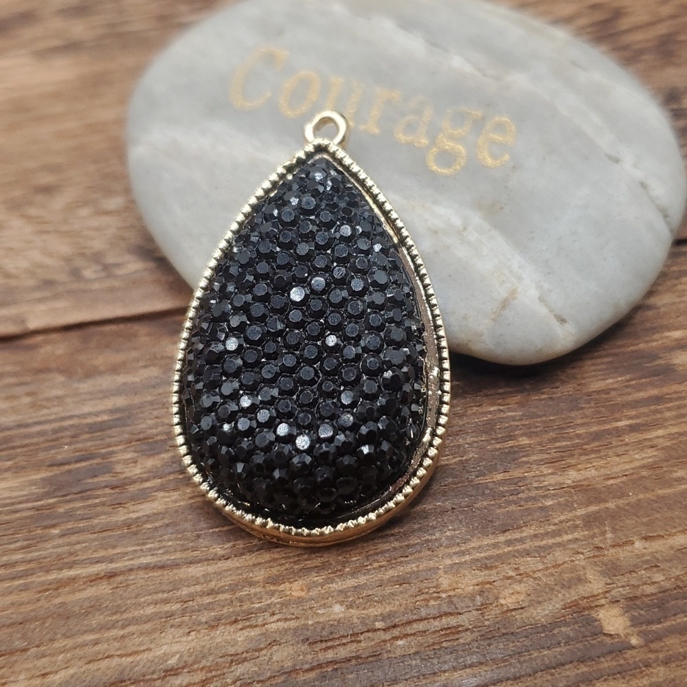 P129‎ snakeskin onyx sparkle teardrop pendant